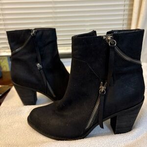 Rebels Black Heeled Boots with Zipper Accent